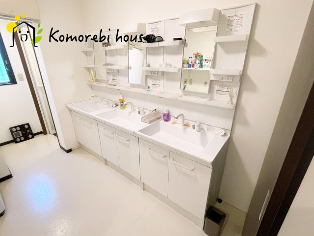川島町大字出丸本　中古一戸建ての独立洗面台|朝の支度にも助かる、独立の洗髪洗面化粧台