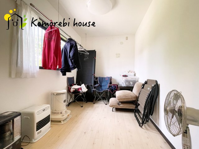 川島町大字出丸本　中古一戸建ての洋室|明るい洋室です