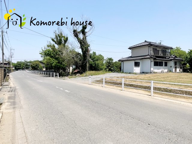 川島町大字出丸本　中古一戸建ての前面道路含む現地写真|前面道路含む現地写真です