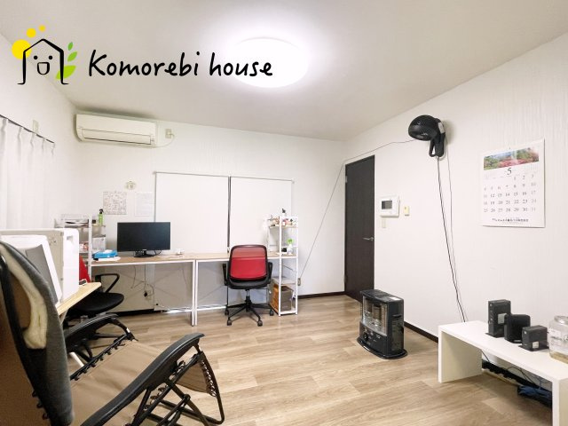 川島町大字出丸本　中古一戸建ての居間・リビング|こちらの居間で趣味の時間をお楽しみください