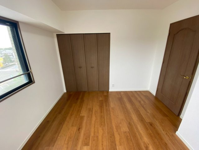 グローリアス長久手第二の洋室|明るい洋室です