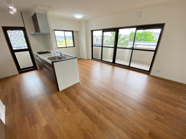 グローリアス長久手第二の居間・リビング|ゆったりとした居間です