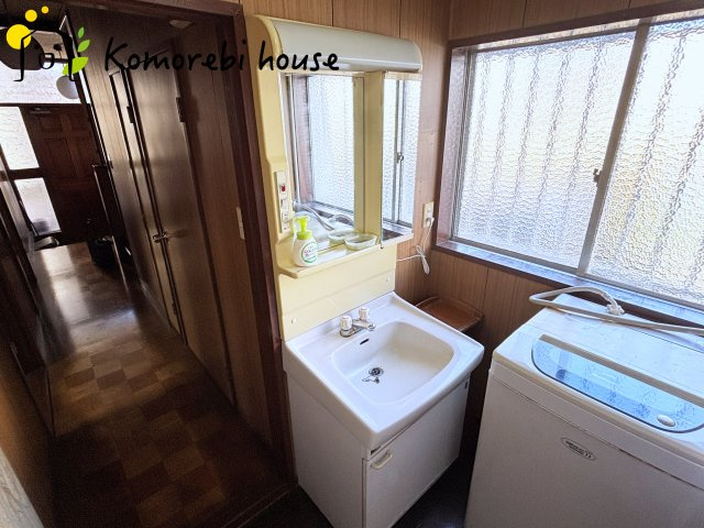 白岡市小久喜　中古一戸建ての独立洗面台|12/18撮影