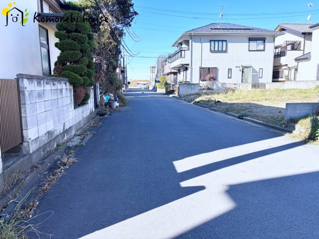 白岡市小久喜　中古一戸建ての前面道路含む現地写真|12/18撮影