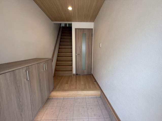 城南町二丁目戸建の玄関