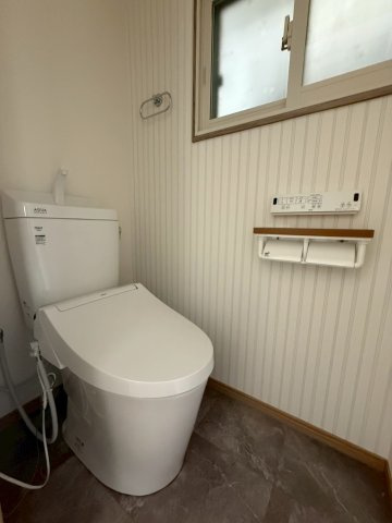 城南町二丁目戸建のトイレ