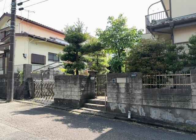 【外観】 | 土地の面積＝住宅面積ではありません。建ぺい率の問題などで、土地のある場所によって住宅を建てられる面積は限られています。高さもしかり、「土地」という言葉の中には、建築条件も含まれると考えておきましょう。