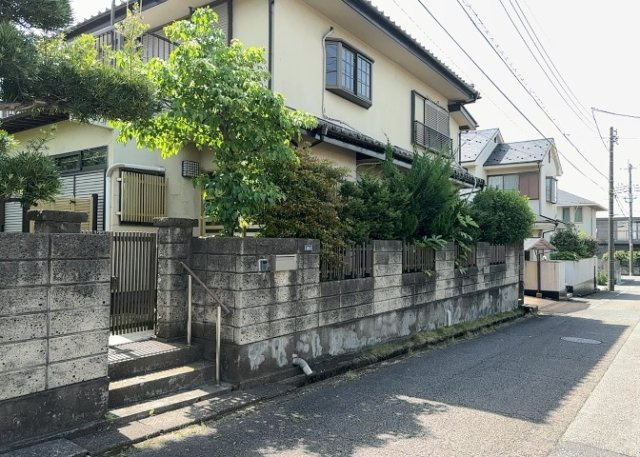 【外観】 | 家を建てる前提で土地を探している場合、地盤の丈夫さは譲れない条件の一つです。地盤が脆弱だと追加工事が必要となります。また、過去に地盤沈下や液状化現象を起こした土地は、できるだけ避けた方がいいでしょう。