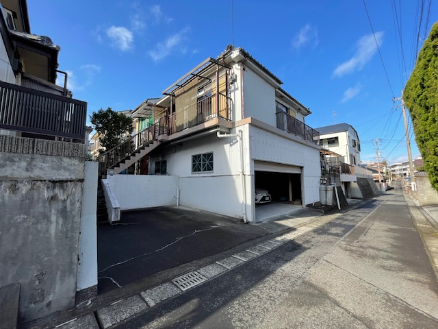 【前面道路含む現地写真】 | 和田3丁目　中古住宅（倉庫兼車庫付き）