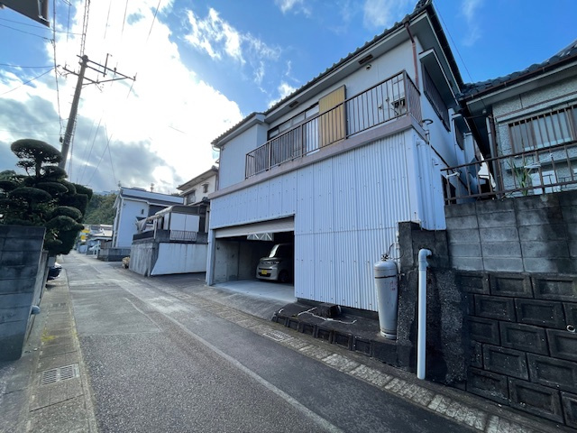 【外観】 | 和田3丁目　中古住宅（倉庫兼車庫付き）