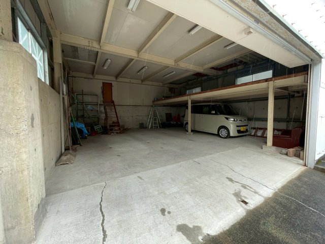 【駐車場】 | 和田3丁目　中古住宅（倉庫兼車庫付き）