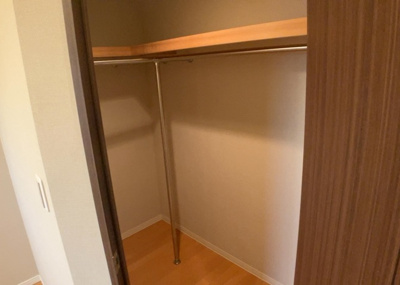 【エントランス】 | レーベンハイム緑ヶ丘エアーズ | マンションのエントランスには、もともと風よけや防犯の役割がありますが、マンションによって宅配ボックスなどの設備が備わっている所もあります。日々の生活をイメージしながら生活しやすさをチェックしましょう。