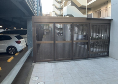 【外観】 | レーベンハイム緑ヶ丘エアーズ | 隣家の土地はどうなっているのか、生活利便施設が近くにあるのか、学校まで近いかなど、お客様のライフスタイルにあわせたイメージが重要です。また、近くにあると困る施設が近くにないかも確認するといいでしょう。