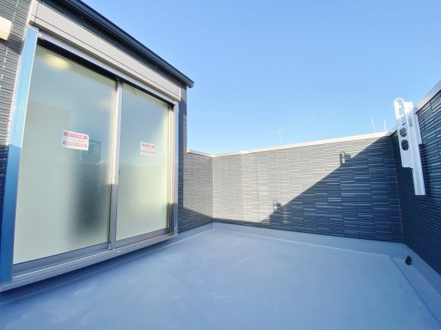 練馬区田柄2丁目 限定1棟のバルコニー|奥行きのある広々としたバルコニーは毎日のお洗濯物も快適に干すことができます