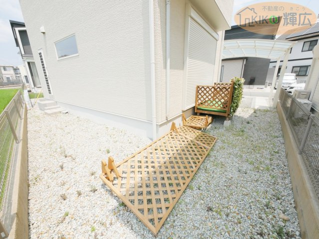 加古川市平岡町高畑　中古戸建の庭