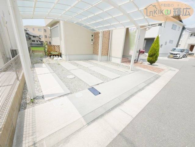 加古川市平岡町高畑　中古戸建の駐車場