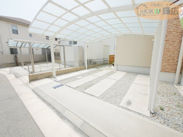 加古川市平岡町高畑　中古戸建の駐車場