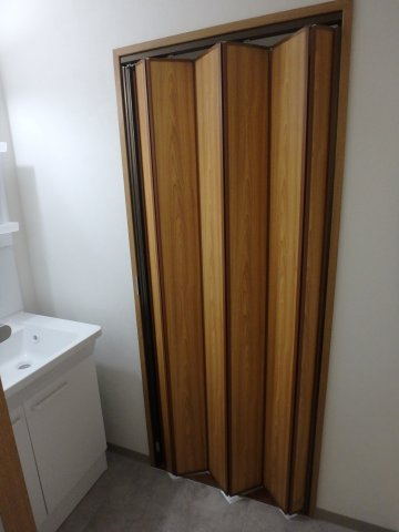 ベルカンポ甲子園のその他|ウッドブラインドです（洗面側）