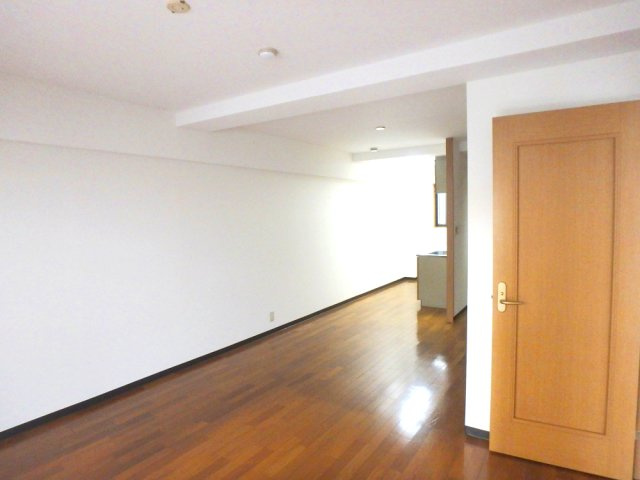 ベルカンポ甲子園の居間・リビング|こちらの居間で趣味の時間をお楽しみください