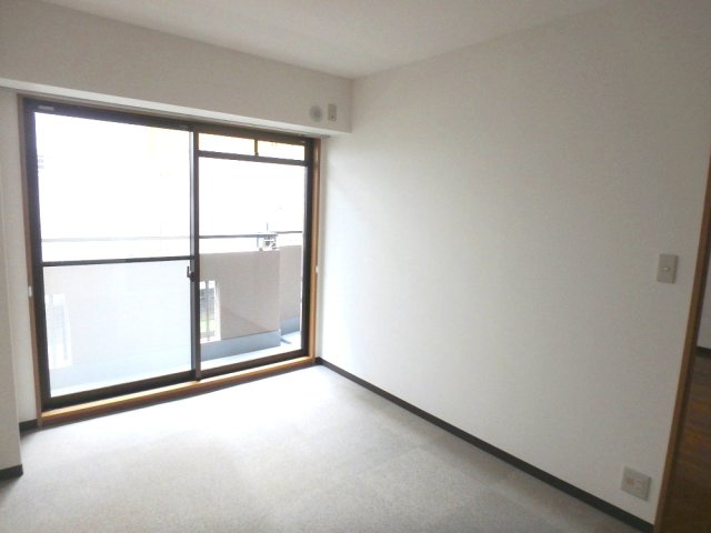 ベルカンポ甲子園の洋室|落ち着いた色調の洋室です