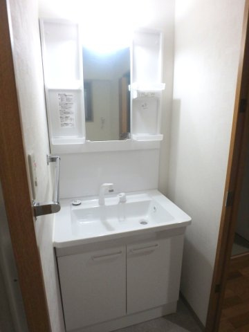 ベルカンポ甲子園の洗面所|明るい洗面所です