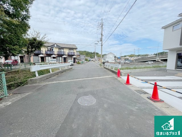 甲賀市水口町虫生野中央　新築一戸建ての前面道路含む現地写真|車通りの少ない前面道路！お子様がいらっしゃるご家族でも安心！