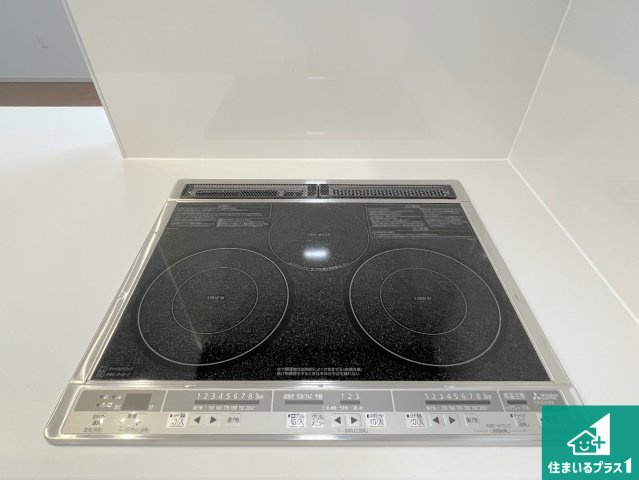 甲賀市水口町虫生野中央　新築一戸建ての設備|火を使わないので、安心なＩＨコンロ！でこぼこが無い構造なので、掃除もしやすく清潔に保てます！