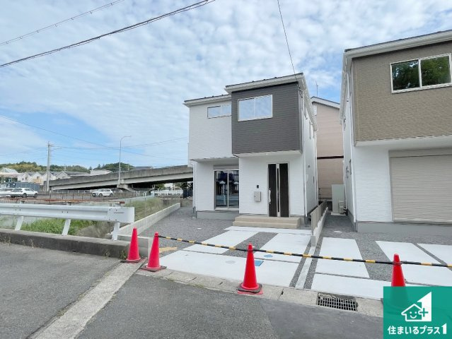 甲賀市水口町虫生野中央　新築一戸建ての外観|安心の10年保証！外観を美しく保ち、雨水で汚れを落とします！気になることがありましたら、お気軽にお問い合わせください！