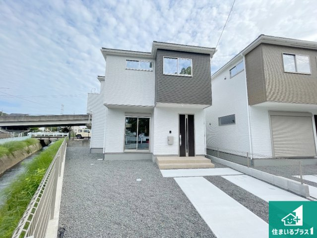 甲賀市水口町虫生野中央　新築一戸建ての外観|安心の10年保証！外観を美しく保ち、雨水で汚れを落とします！気になることがありましたら、お気軽にお問い合わせください！