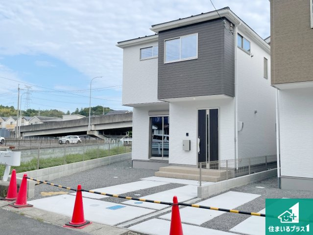 甲賀市水口町虫生野中央　新築一戸建ての外観|安心の10年保証！外観を美しく保ち、雨水で汚れを落とします！気になることがありましたら、お気軽にお問い合わせください！