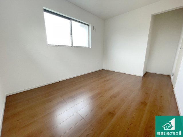 甲賀市水口町虫生野中央　新築一戸建ての洋室|シンプルな洋室は、自分好みのインテリアが楽しめます♪ご家族とインテリアや家具を選びに行くのは新築購入時の醍醐味の一つです。ぜひお楽しみください♪