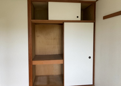 【収納】 | グリーンメゾン南大沢５号棟 | デザイン性を重視しすぎて収納が少なかった！なんてことにならないため、事前に現地で収納の数を確認しておくことをお勧めします。クローゼット以外にも床下収納や屋根裏収納、パントリーなどもチェックしましょう。