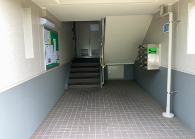 【受付】 | グリーンメゾン南大沢５号棟 | 受付はマンションコンシェルジュがいる場合もあれば、管理人が滞在する小部屋を総称して呼ぶことがあります。主にエントランスに設置されていることから、防犯面でも期待ができます。防犯設備がない場合はより安心！