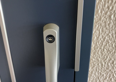 【防犯設備】 | グリーンメゾン南大沢５号棟 | 当然のことではありますが、オートロックやセンサーライト、ホームセキュリティーなどの防犯設備があれば、小さいお子様がいるご家庭も安心ですよね！まず物件購入の際は、防犯設備もチェックするようにしましょう。