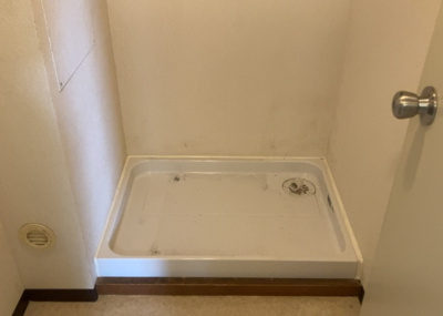 【ランドリースペース】 | グリーンメゾン南大沢５号棟 | ランドリースペースも気になります。洗濯機置場があり「洗う、干す、取り込む、アイロンがけ、たたむ」など、洗濯に関する家事をするための空間です。広さや収納など付帯設備も含めて、詳細は現地でご確認ください。