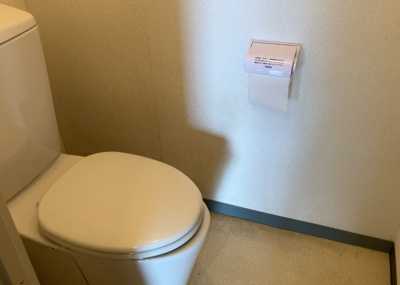 【トイレ】 | グリーンメゾン南大沢５号棟 | トイレは大きさや形、機能、抗菌性などが異なる多種多彩なタイプが各メーカーから出ています。それぞれに良さがあるため、事前にどういったタイプのトイレがいいのかをご家庭内で決めて、内見に行くといいでしょう。