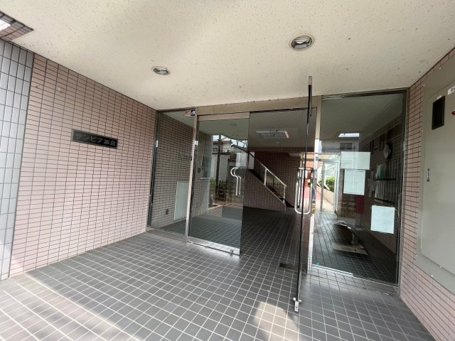 サンピア加倉のエントランス|落ち着いたエントランスです