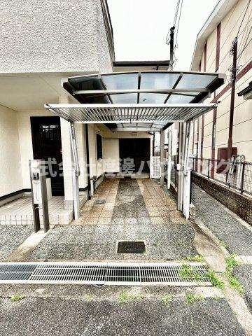 坊島２丁目戸建の駐車場|大型車もなんとか