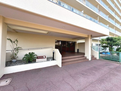 【エントランス】 | ファミール堺 | お家探しを始めてみようと思われたら是非【イエストア】までお気軽にご相談下さいませ♪