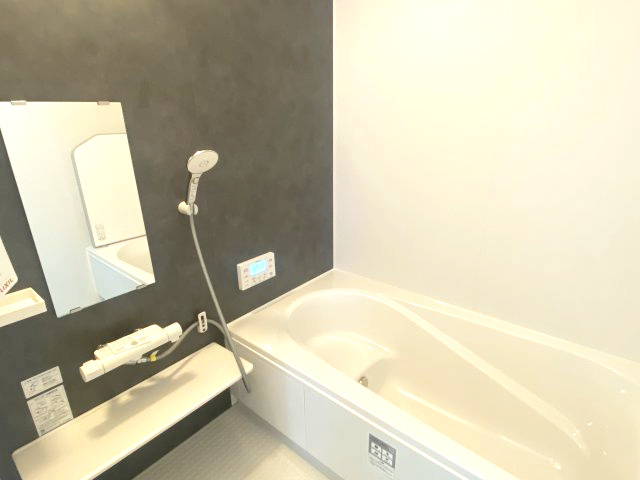 西伊敷3丁目　新築戸建て②の浴室|浴室暖房乾燥機付きのシステムバスルーム。