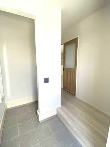 西伊敷3丁目　新築戸建て②の玄関