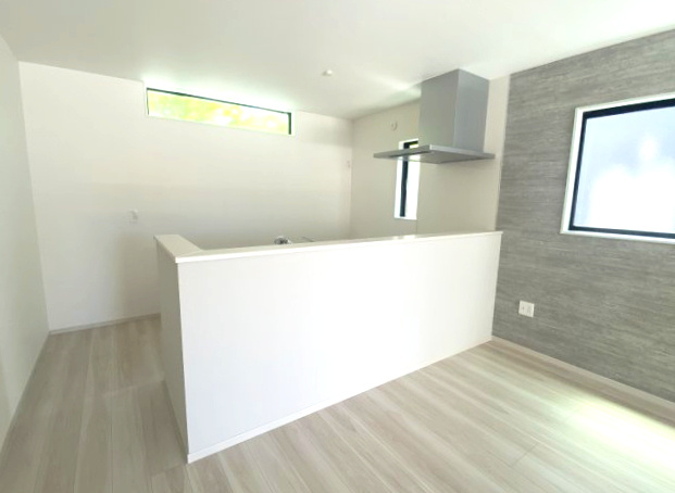 西伊敷3丁目　新築戸建て②のキッチン|キッチンからリビングを見渡せます。