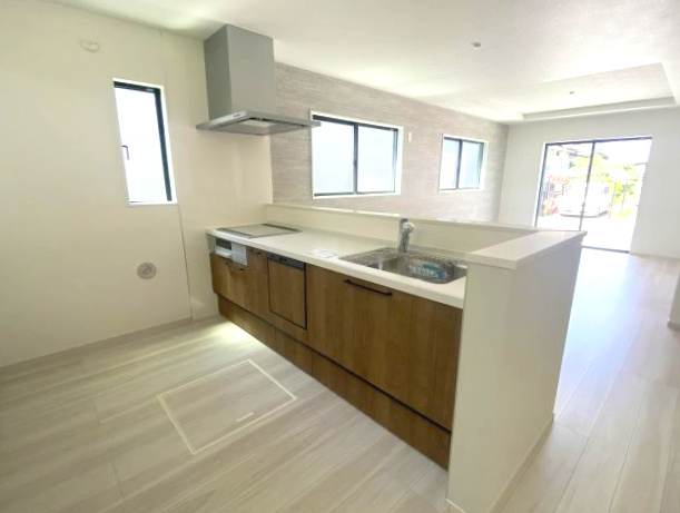 西伊敷3丁目　新築戸建て②のキッチン|IHクッキングヒーターなので火を使わず、火の元安心です。