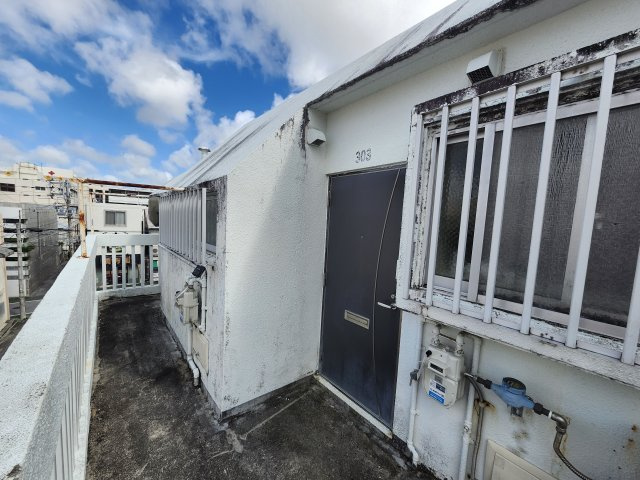 高良アパートＡ棟の玄関