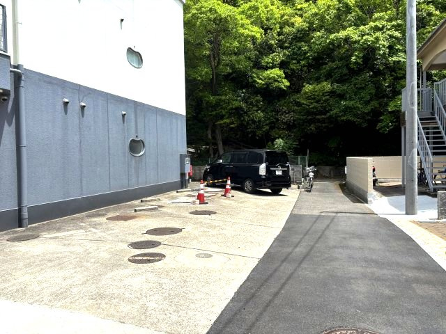 アメージングエステートの駐車場