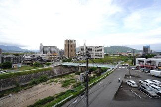【展望】 | 【上質リフォーム】Jcity古市駅前 | 【四季を感じる】
四季の移ろい・爽やかな青空や風を感じられ
自然を愉しめるパノラマビュー。
毎日の暮らしに余裕を感じさせてくれる、
遮る物の無い開放的な眺望を是非、ご堪能ください。
