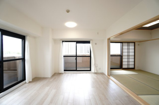 【居間・リビング】 | 【上質リフォーム】Jcity古市駅前 | 室内（2025年5月17日12：00頃）撮影