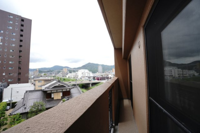 【バルコニー】 | 【上質リフォーム】Jcity古市駅前 | 現地（2025年5月17日12：00頃）撮影