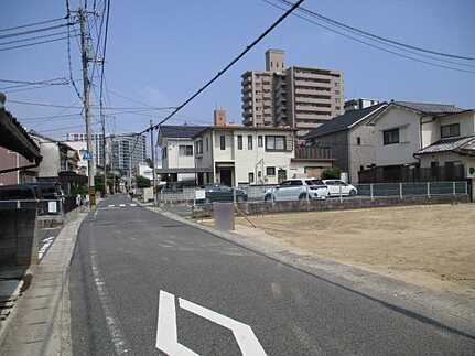 広島市佐伯区五日市1丁目　土地の前面道路含む現地写真