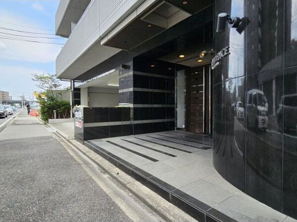 プロビデンス栄南のエントランス